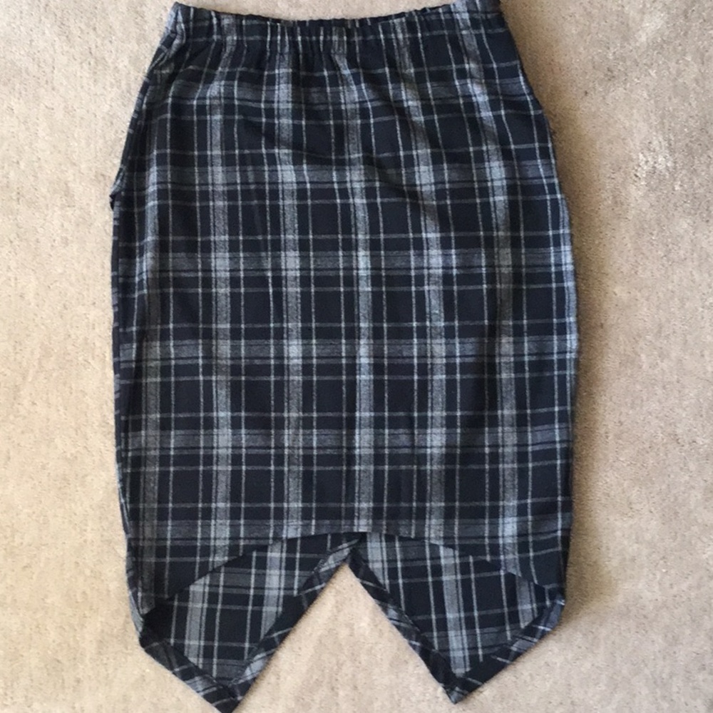 Banjul slim fit plaid skirt.